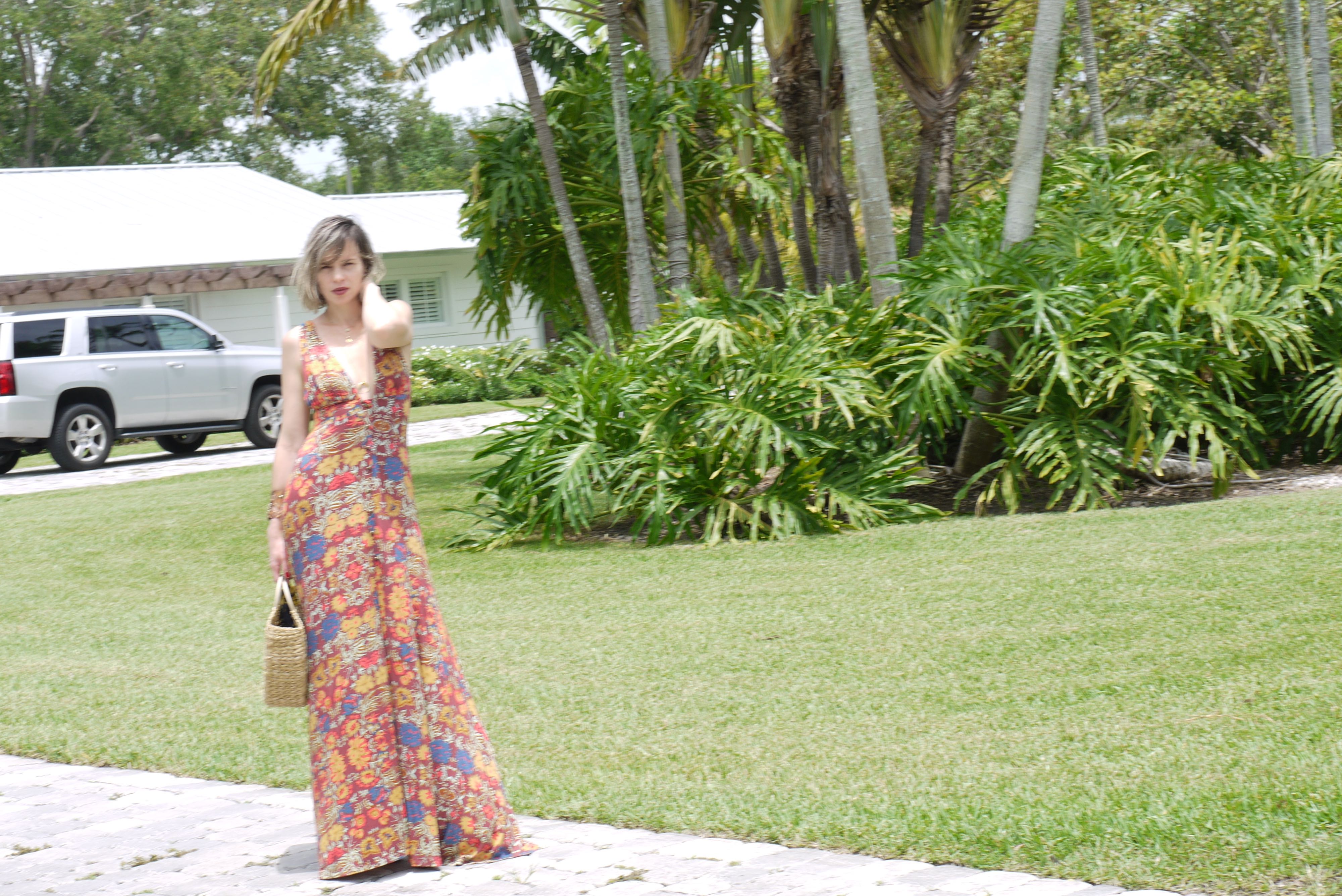 Alba Marina blogger from My lovely people blog is sharing with all of you a love story from her homeland Cuba, wearing a maxi dress from Free People