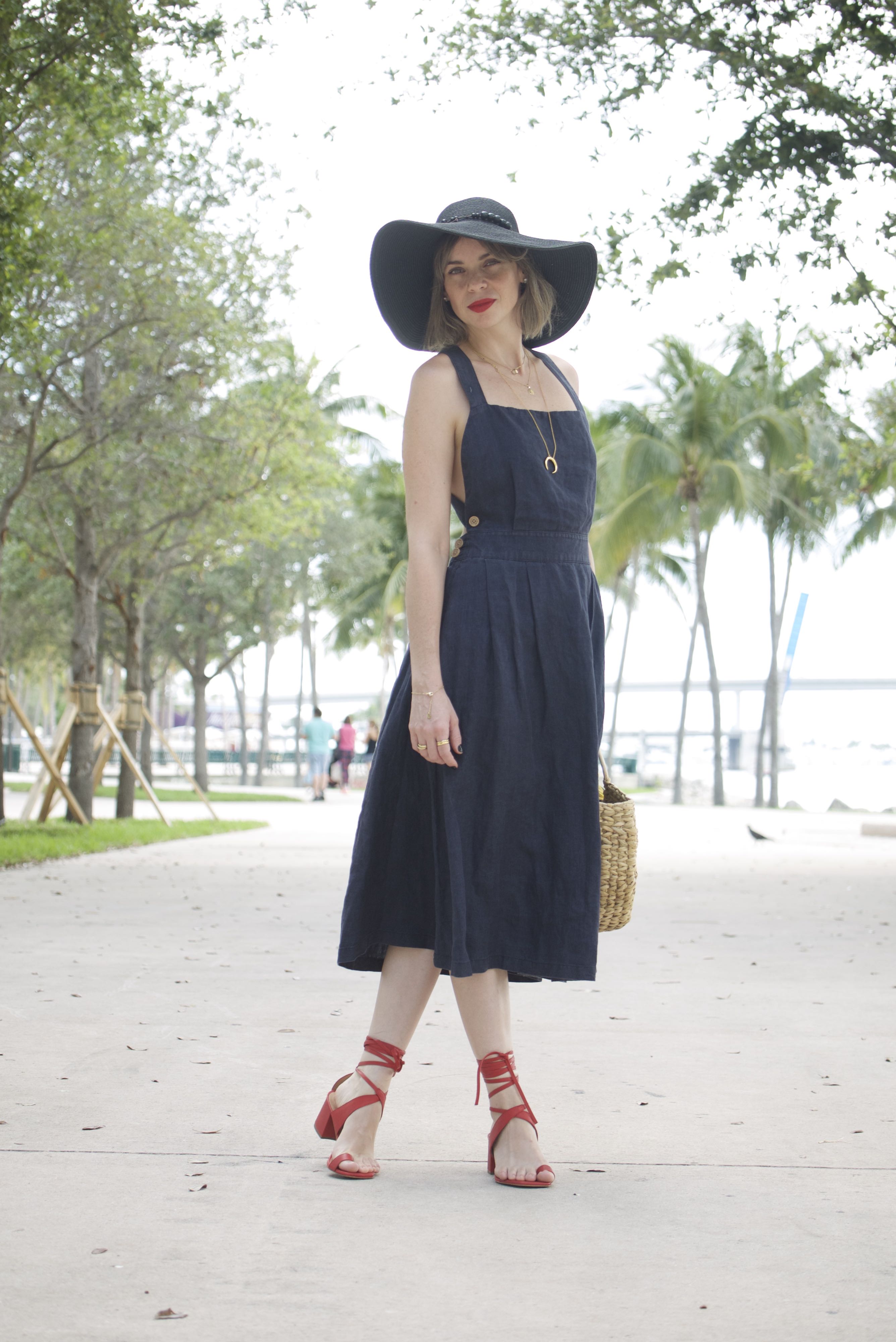 Alba Marina fashion blogger from Mylovelypeople blog is wearing a linen dress from Mango and red block heels from Freepeople.