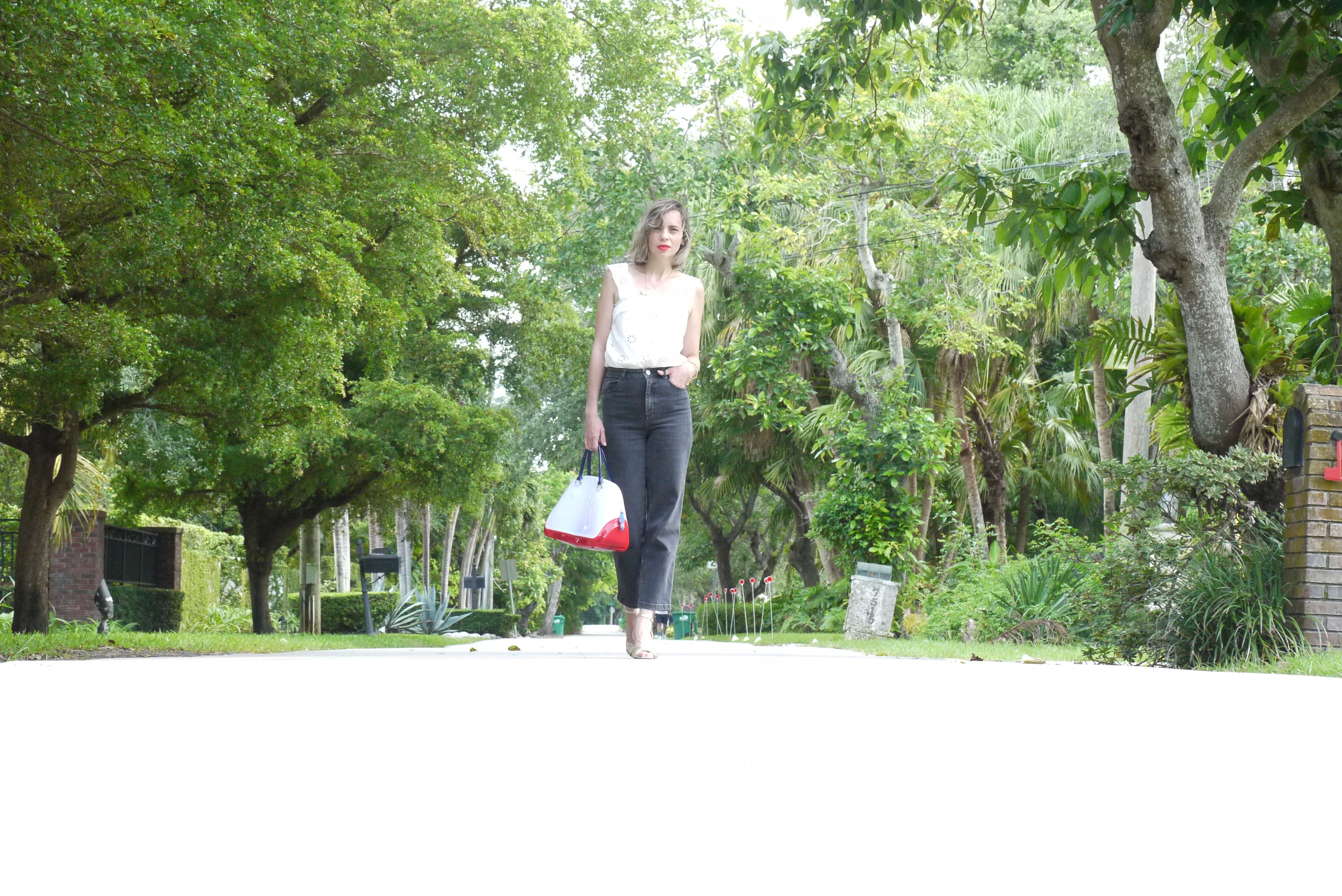 Alba Marina fashion blogger from Mylovelypeople blog shares with you how to combine a romantic white top with crop black jeans and golden sandals