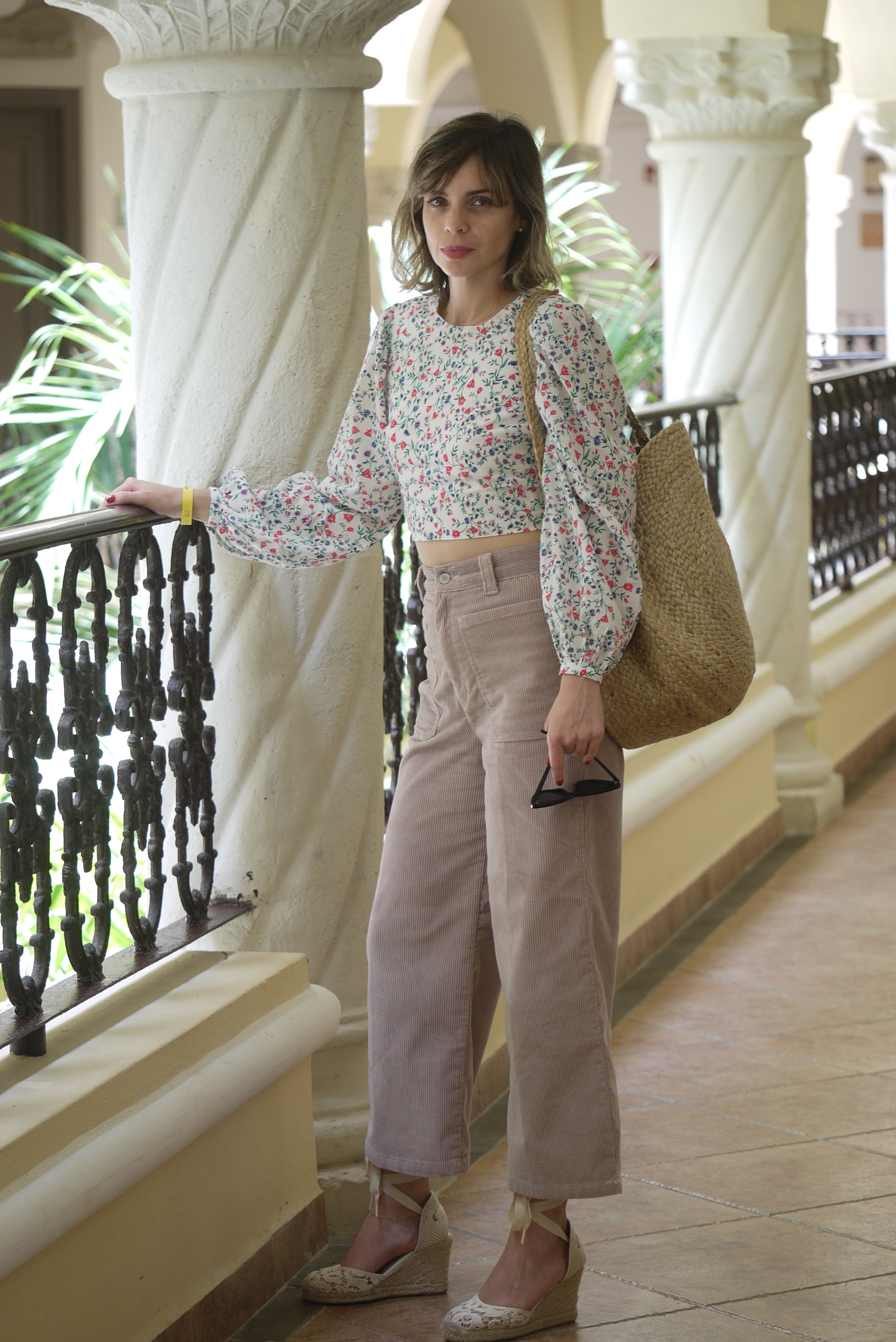 Alba Marina Otero fashion blogger from Mylovelypeople blog shares how to make a perfect outfit with a crop top