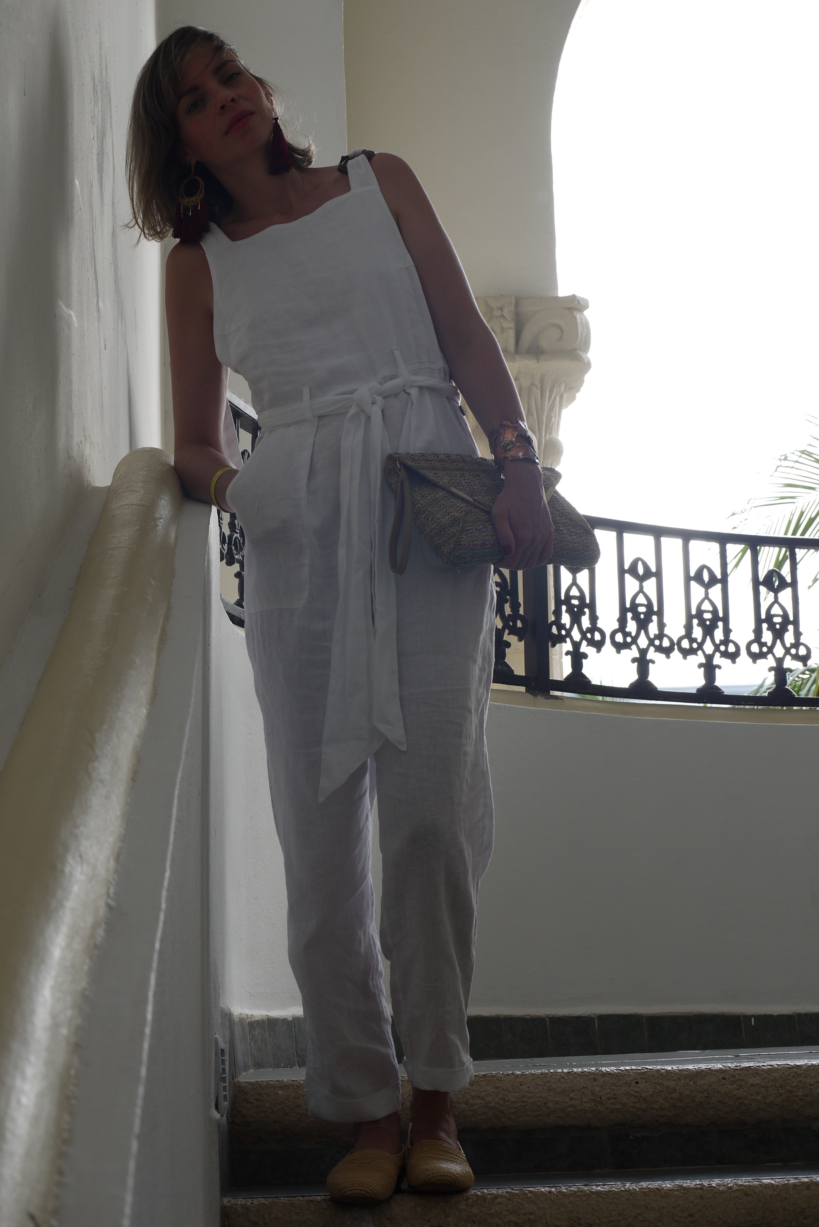 Alba Marina Otero fashion blogger from Mylovelypeople blog shares with you her trip to Cancun and what to pack in your suitcase for this kind of weather as a white linen jumpsuits