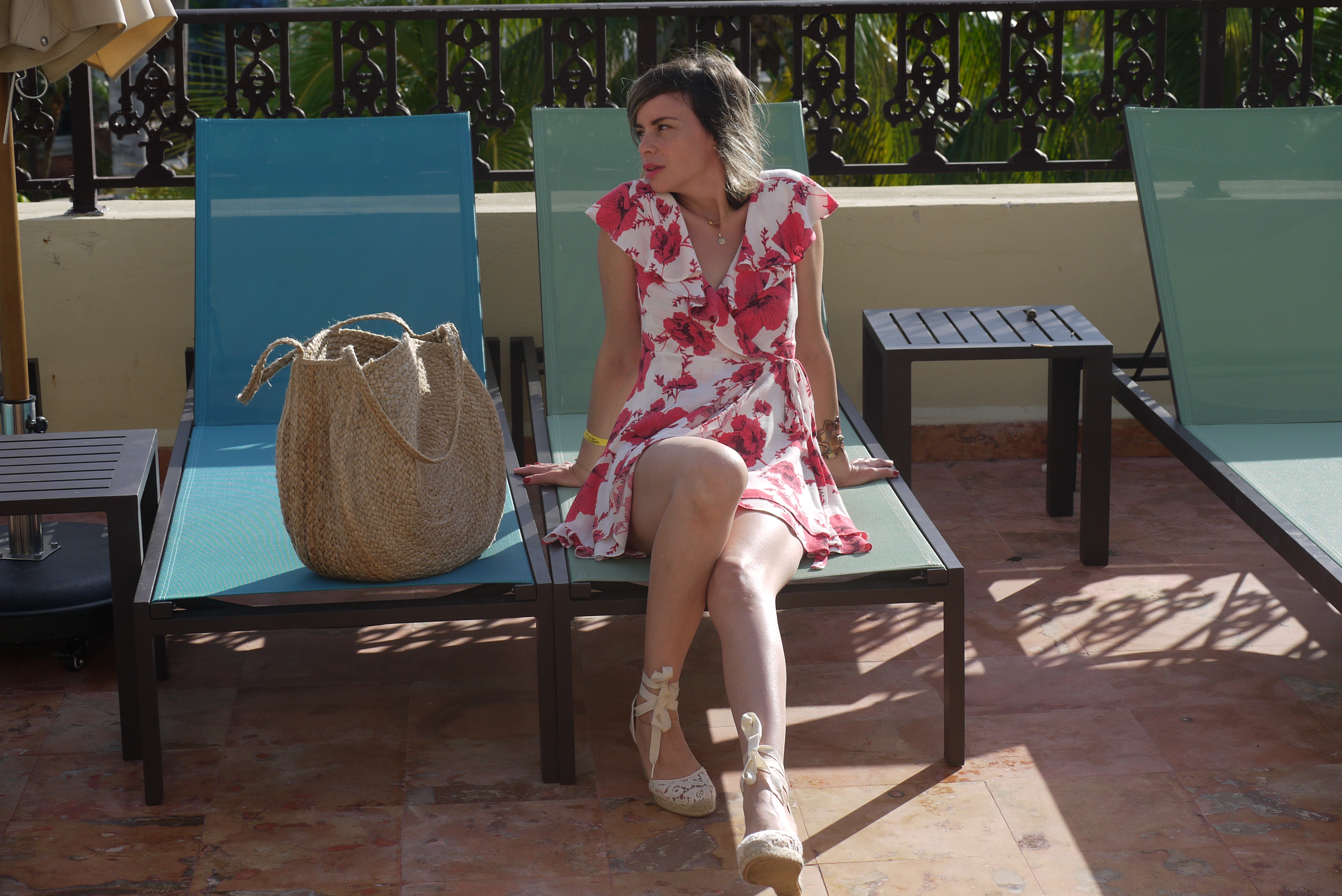 Alba Marina Otero fashion blogger from Mylovelypeople blog shares with you how to wear a wrap flower dress not only for summer but fall season too