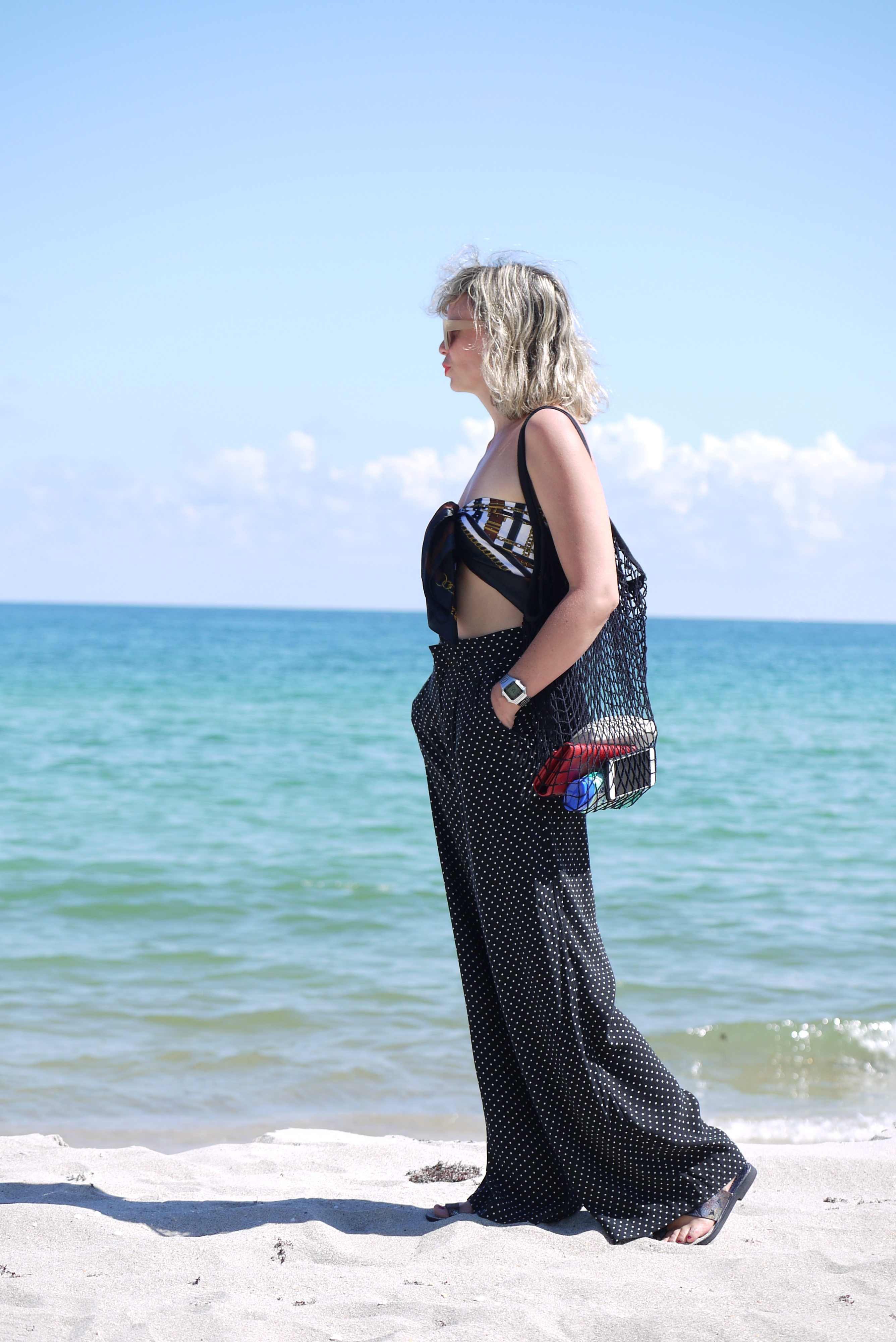 Alba Marina Otero fashion blogger from Mylovelypeople blog shares with you what to wear in a birthday party at the beach, she is wearing a high waist polka dots pants, a scarf as a top and a pairs of flat greek sandals