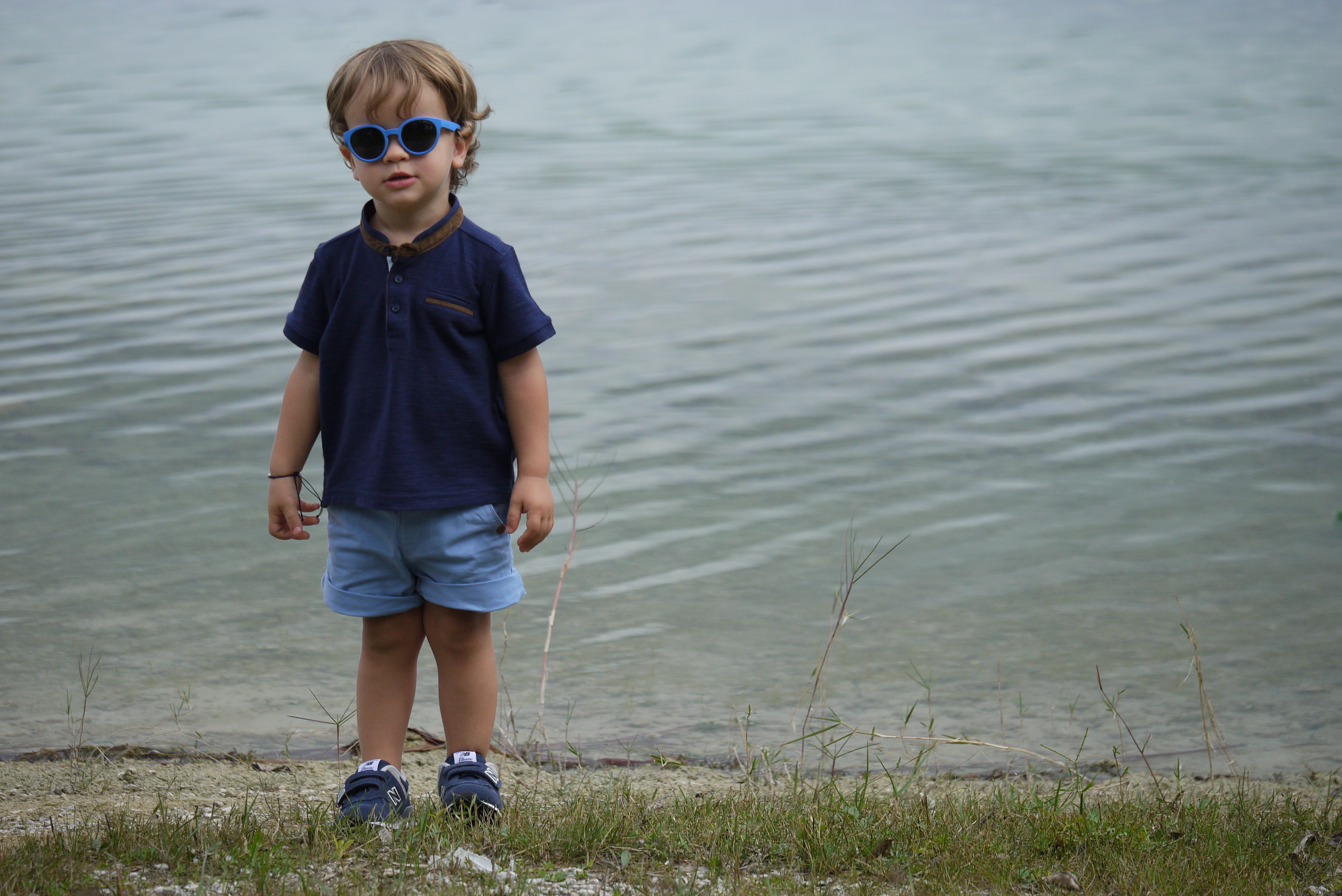 Alba Marina Otero fashion blogger from Mylovelypeople blog shares with you some pics of her son. He is wearing a blue shorts with blue t-shirt and new balance sneakers.