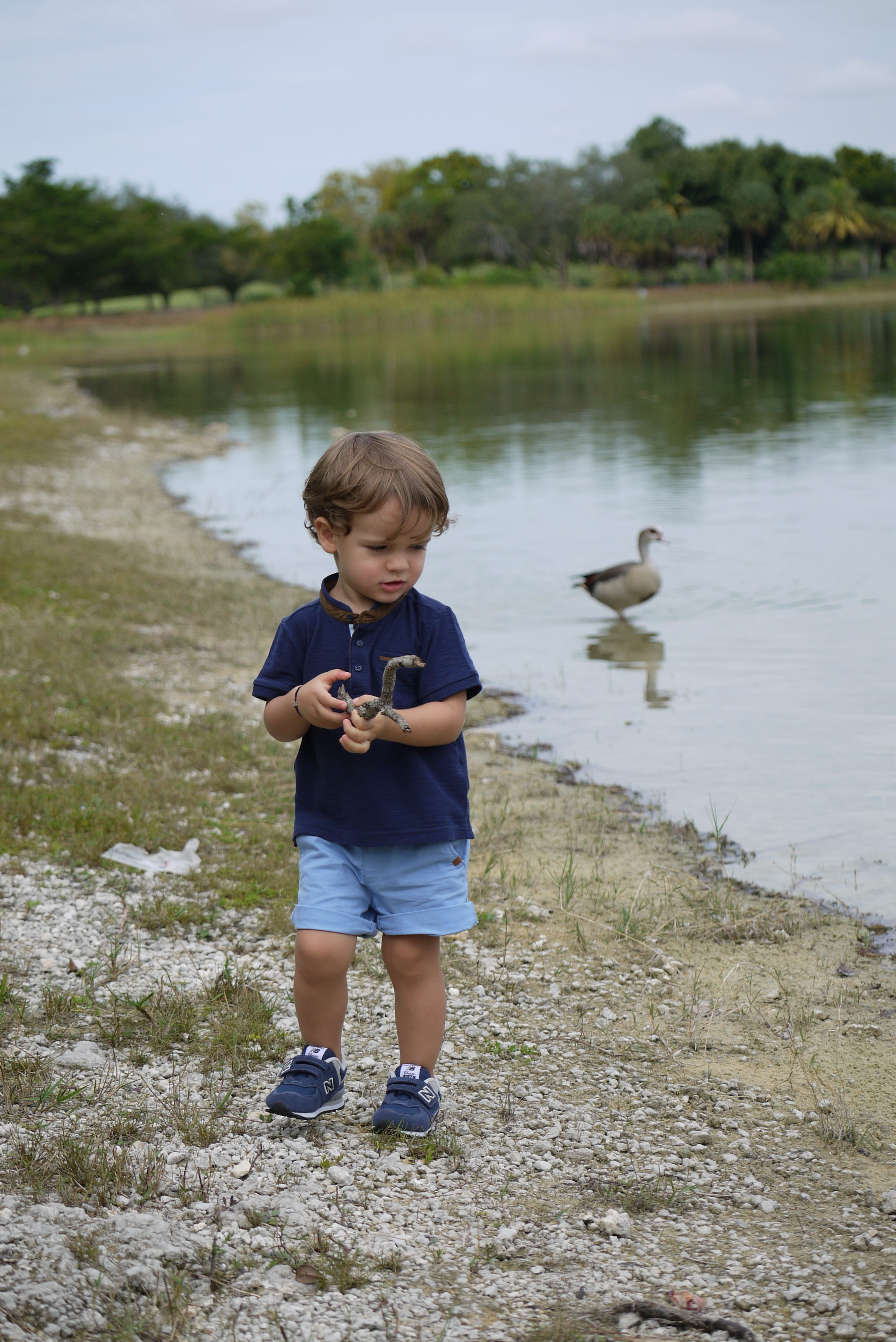 Alba Marina Otero fashion blogger from Mylovelypeople blog shares with you some pics of her son. He is wearing a blue shorts with blue t-shirt and new balance sneakers.