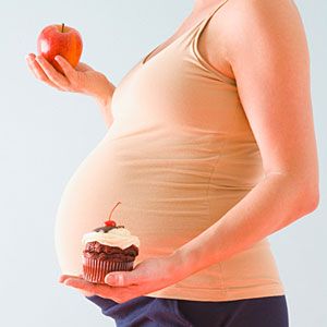 Alba Marina Otero fashion blogger from Mylovelypeople blog shares with you what kind of food you should avoid during pregnancy and what to eat for a better health for you and your baby