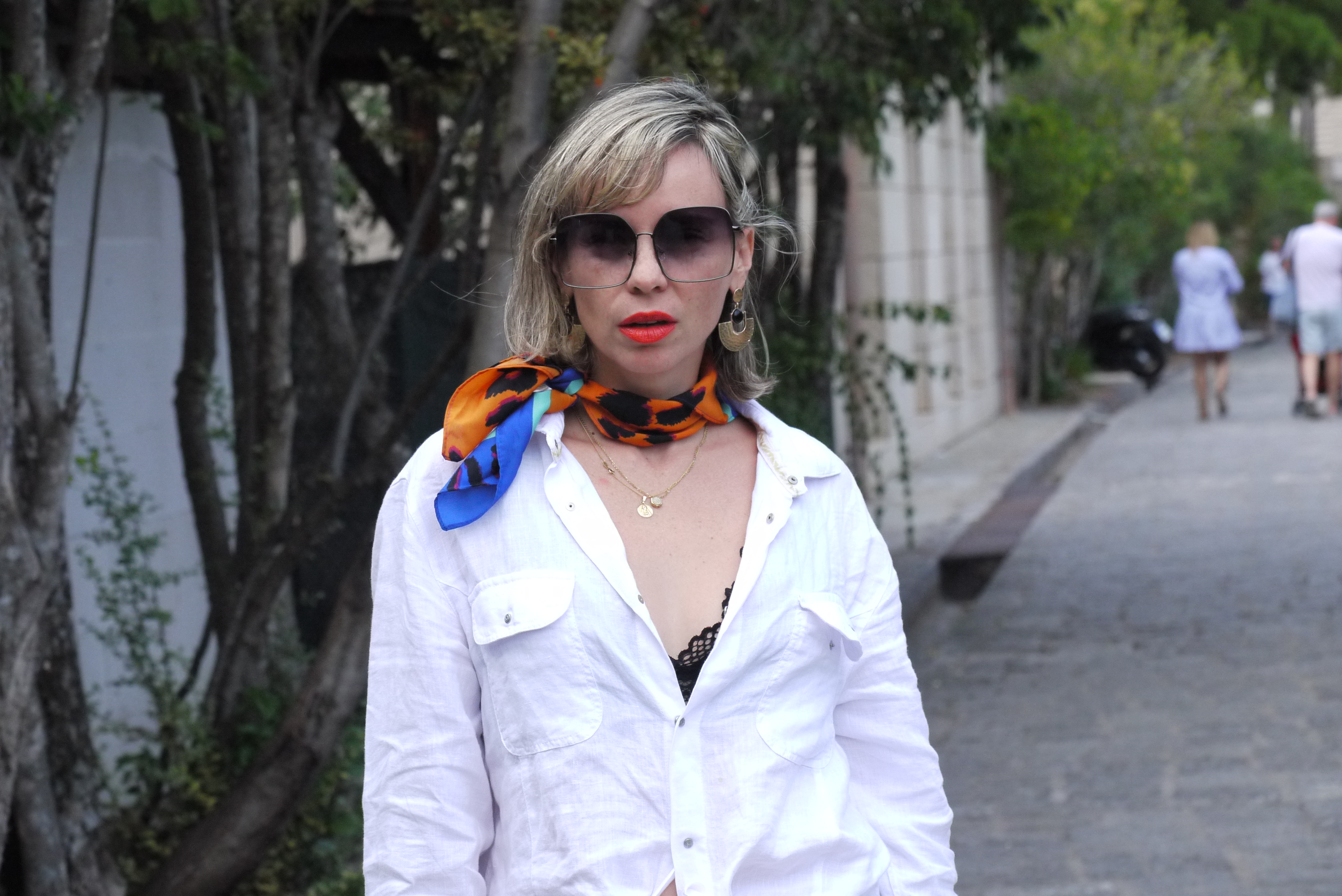 Alba Marina Otero fashion blogger from Mylovelypeople blog shares with you how to combine a white man shirt with shorts and spadrilles to walk around the city in your holidays