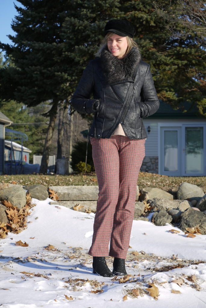 Alba Marina Otero fashion blogger from Mylovelypeople blog shares with you how to style a gingham check trousers for winter