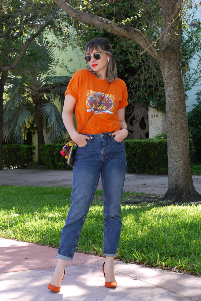 Alba Marina Otero fashion blogger from Mylovelypeople blog shares with you why a basic tee is a must have in our wardrobe adding the perfect accesories
