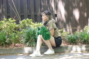Alba Marina Otero fashion blogger from Mylovelypeople blog shares with you how to combine a sequin mini skirt with a Khaki tee and to accesorice the outfit, white sneakers, a green fringes Coach bag, a golden bracelet and earring and a camo scarf around the neck