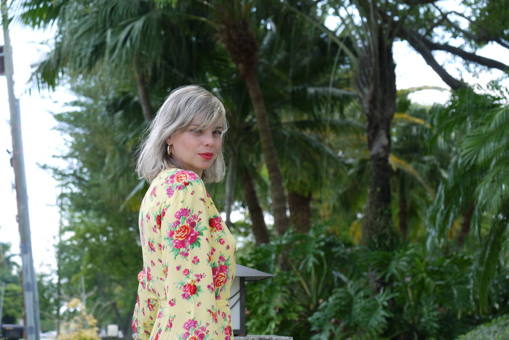 Alba Marina Otero fashion blogger from Mylovelypeople blog shares with you how to updated you wardrobe for this coming spring season with one basic piece. She is wearing a flower wrap dress from &otherstories with purple block heels and circle hand bag.